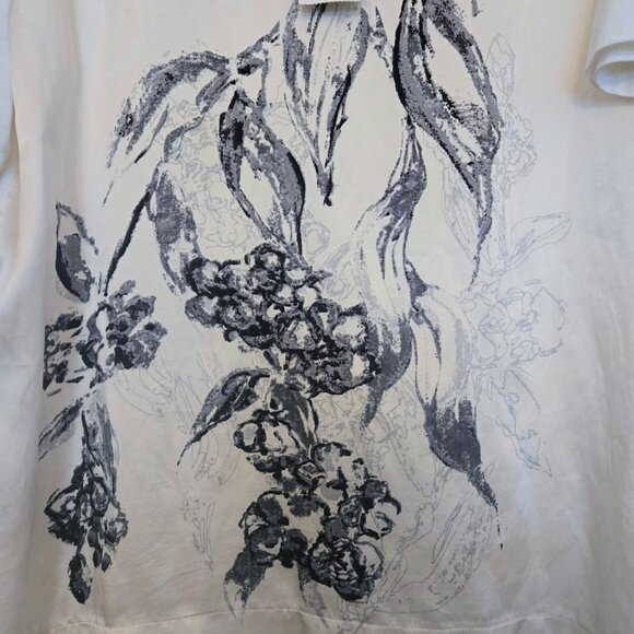Chico's silk S/S top with floral pattern NWT Size 2/L - Picture 3 of 4